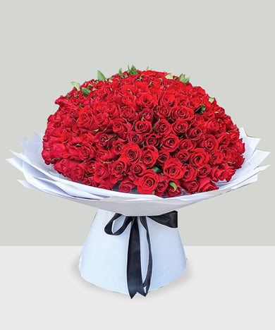 Romantic 200 Roses Bouquet - Giftshopss UAE